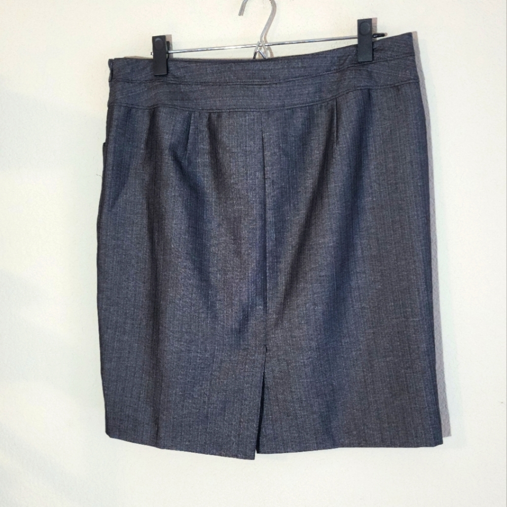 The limited‎ Mini  skirt With Zipper Size 12